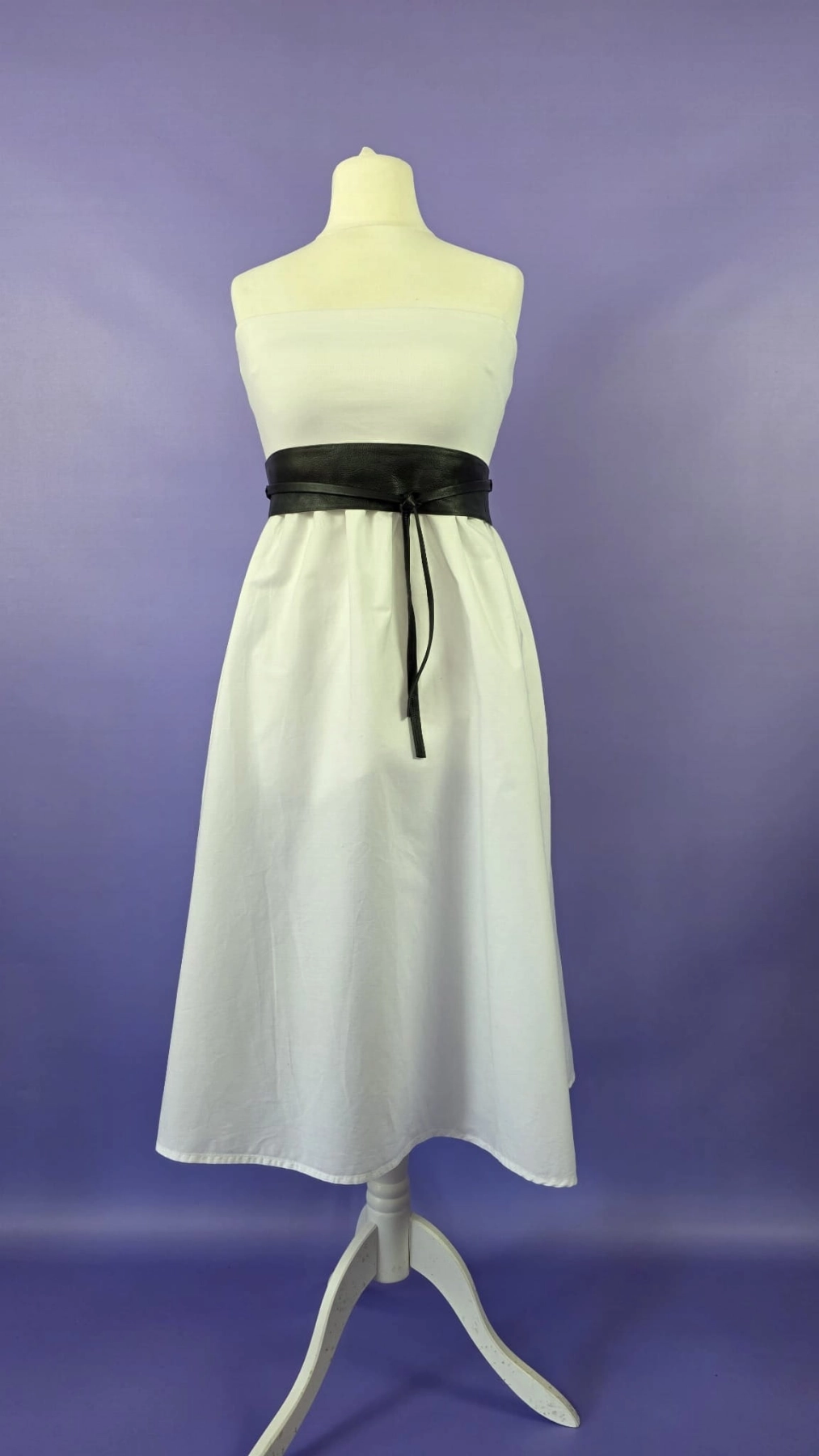 Elegancki zestaw dobrany przez Stylistkę: sukienka, gorsetowy top, pasek