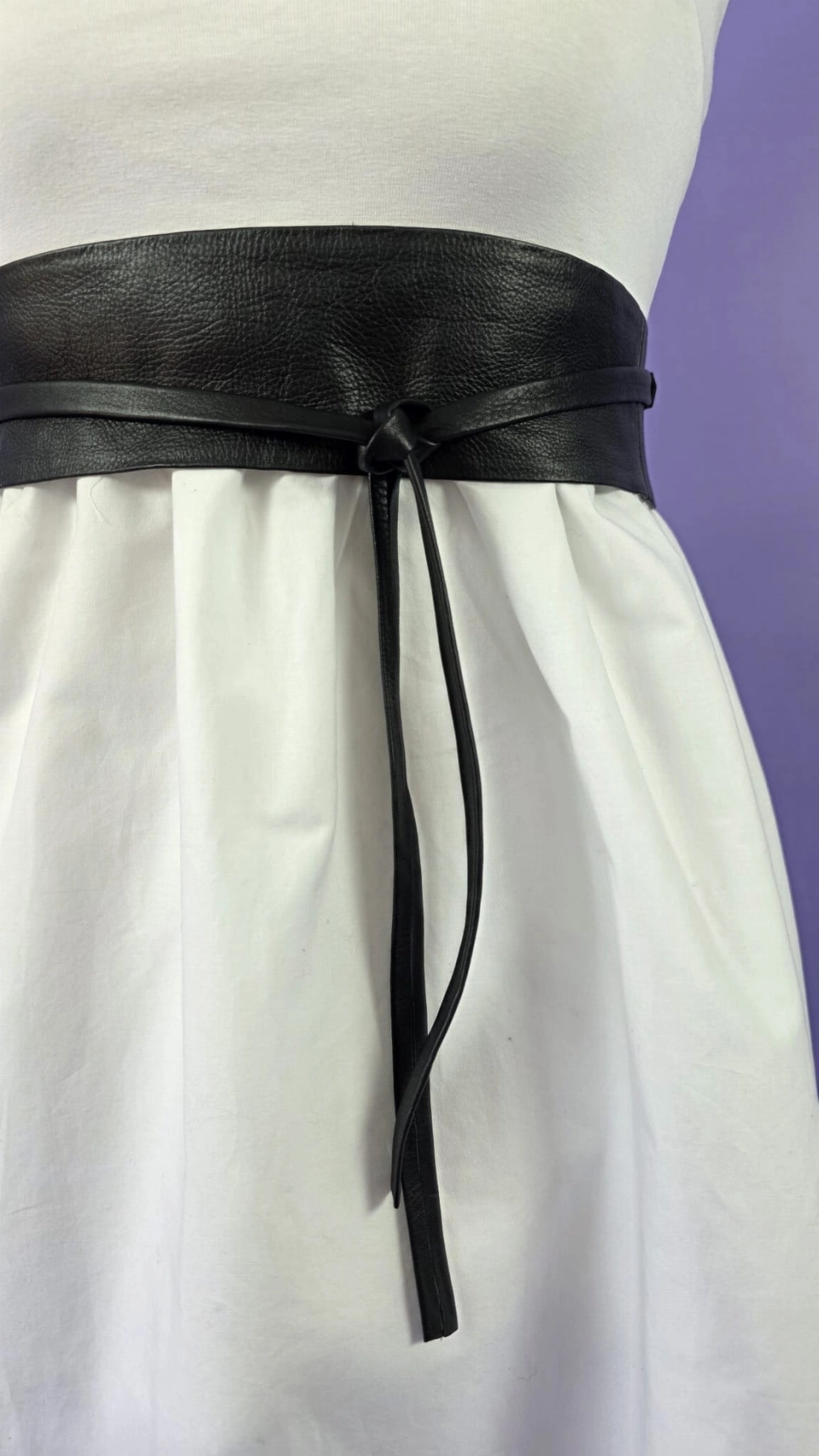 Elegancki zestaw dobrany przez Stylistkę: sukienka, gorsetowy top, pasek