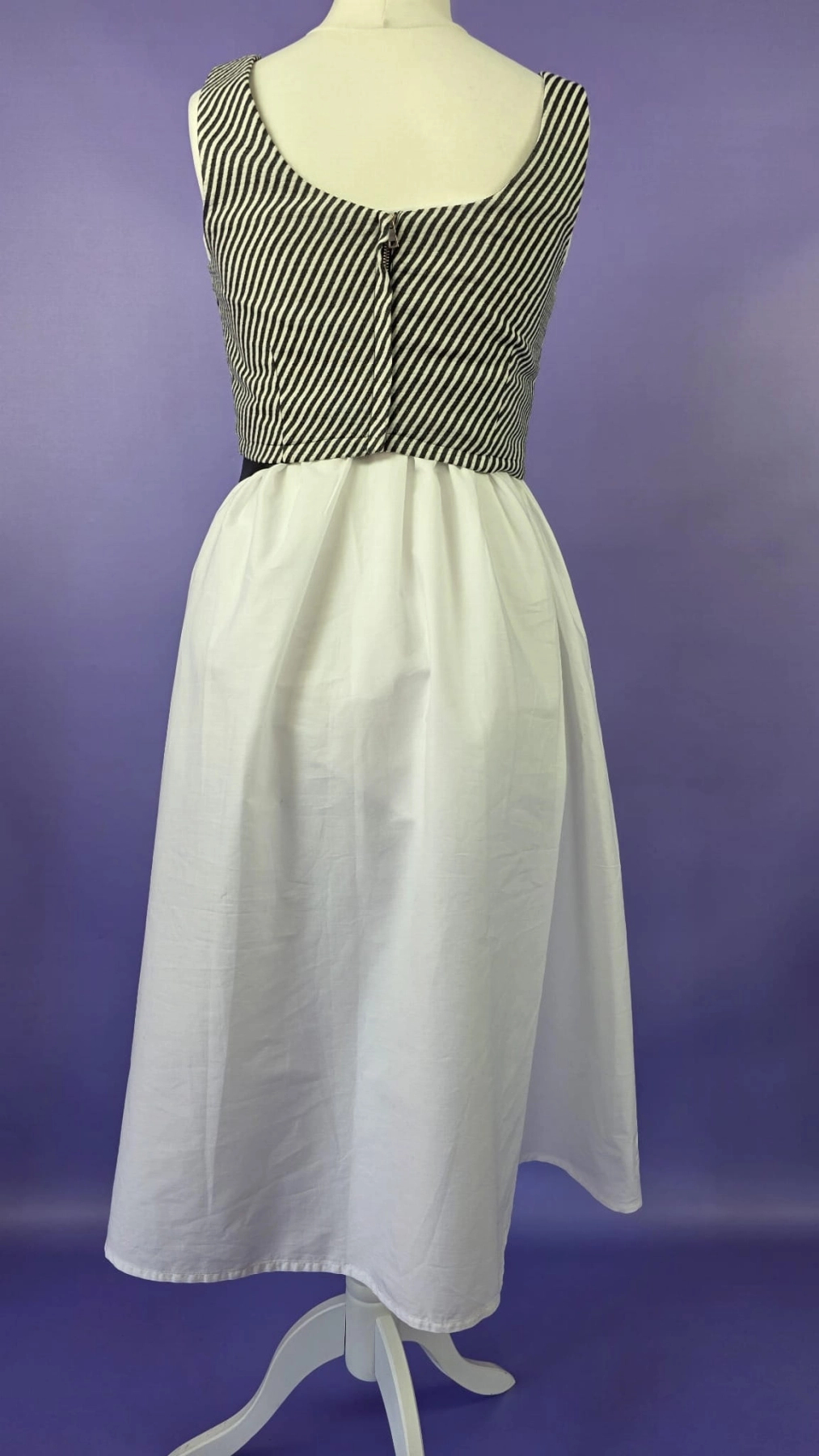 Elegancki zestaw dobrany przez Stylistkę: sukienka, gorsetowy top, pasek