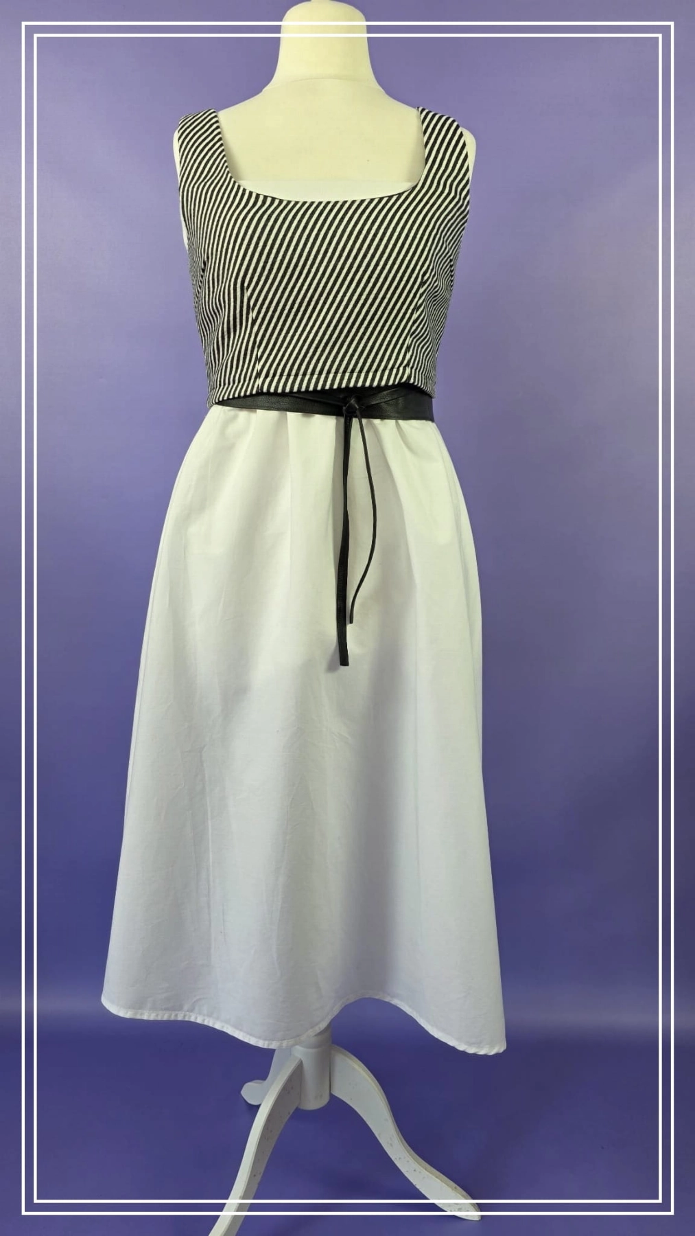 Elegancki zestaw dobrany przez Stylistkę: sukienka, gorsetowy top, pasek