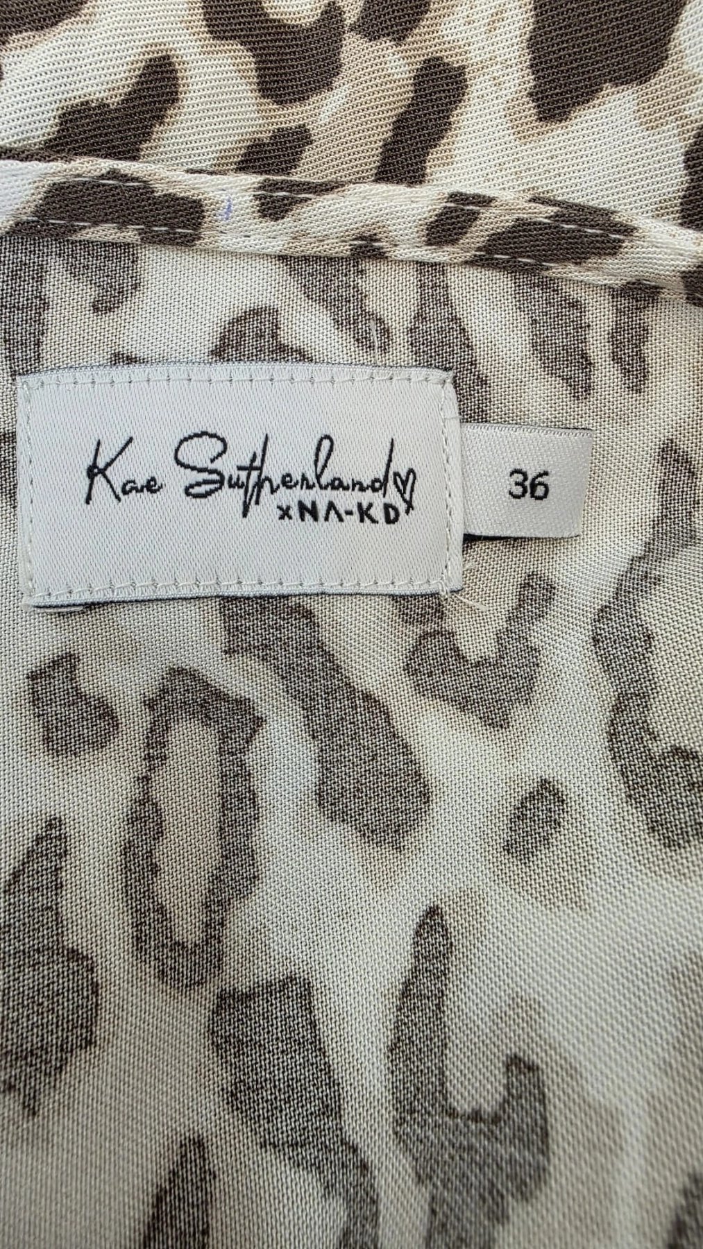 Sukienka maxi w panterkę NA-KD (Kae Sutherland)