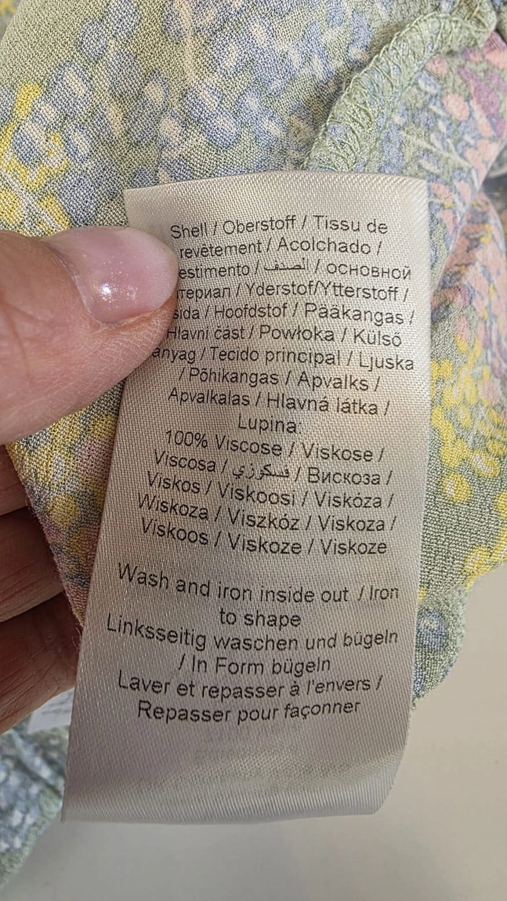 Zwiewna sukienka midi z falbanką od b.young