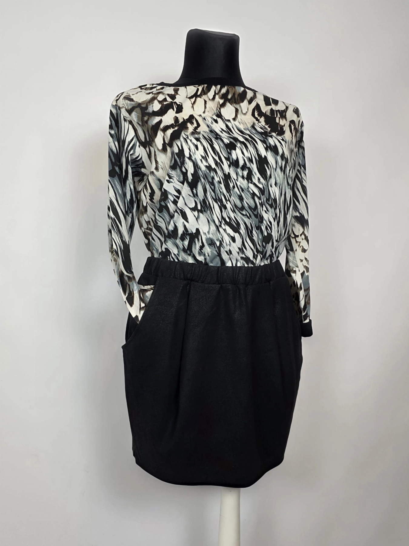 Elegancki set: bluzka Sisley i spódnica WE