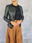karmelowa spódnica MIMOSA, czarna bluzka H&amp;M oraz ramoneska