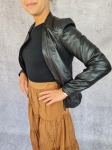 karmelowa spódnica MIMOSA, czarna bluzka H&amp;M oraz ramoneska
