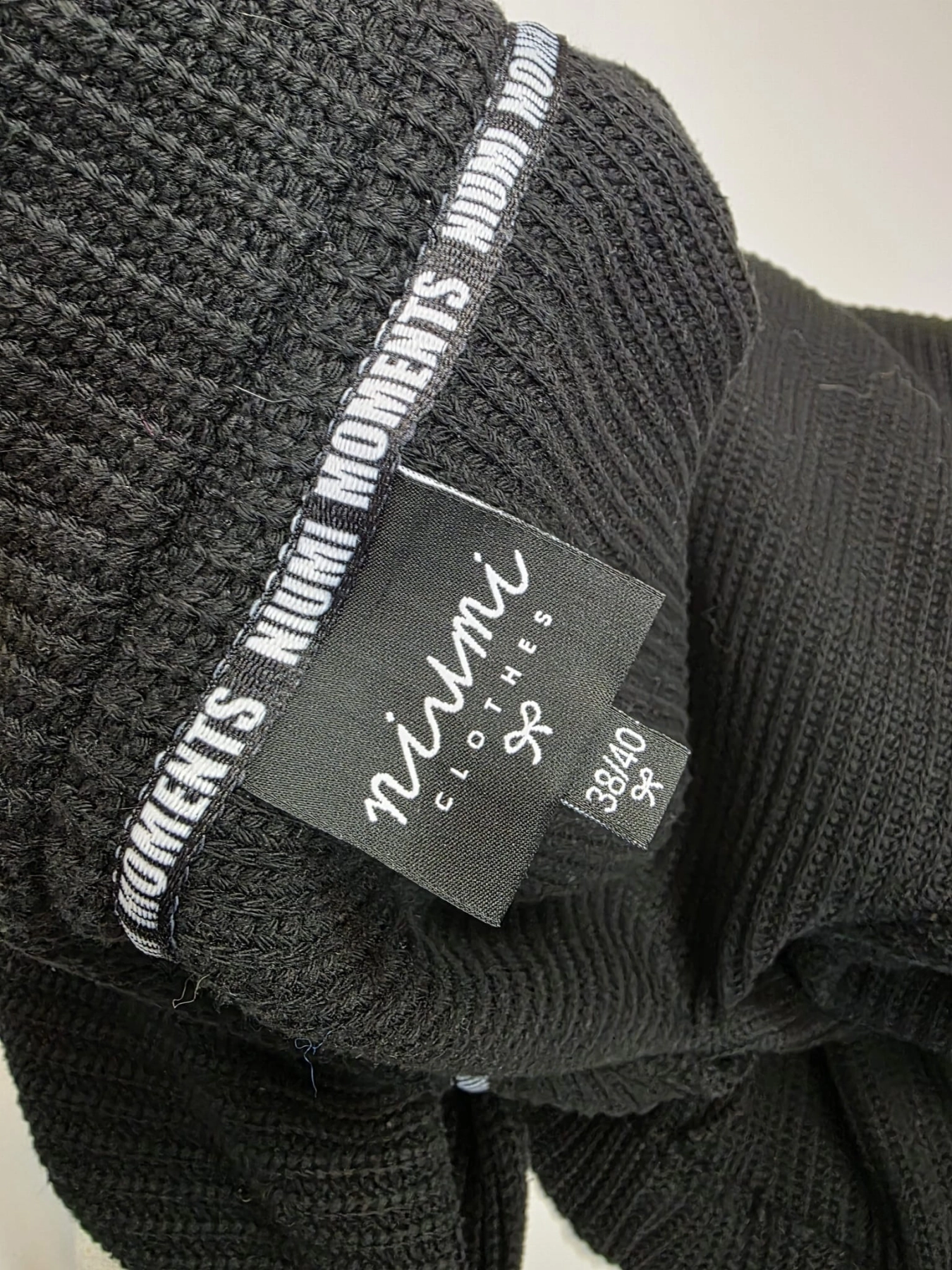 Piękny Set: Koronkowa bluzka In The Style, kardigan Niumi oraz czarne spodnie Free Quent