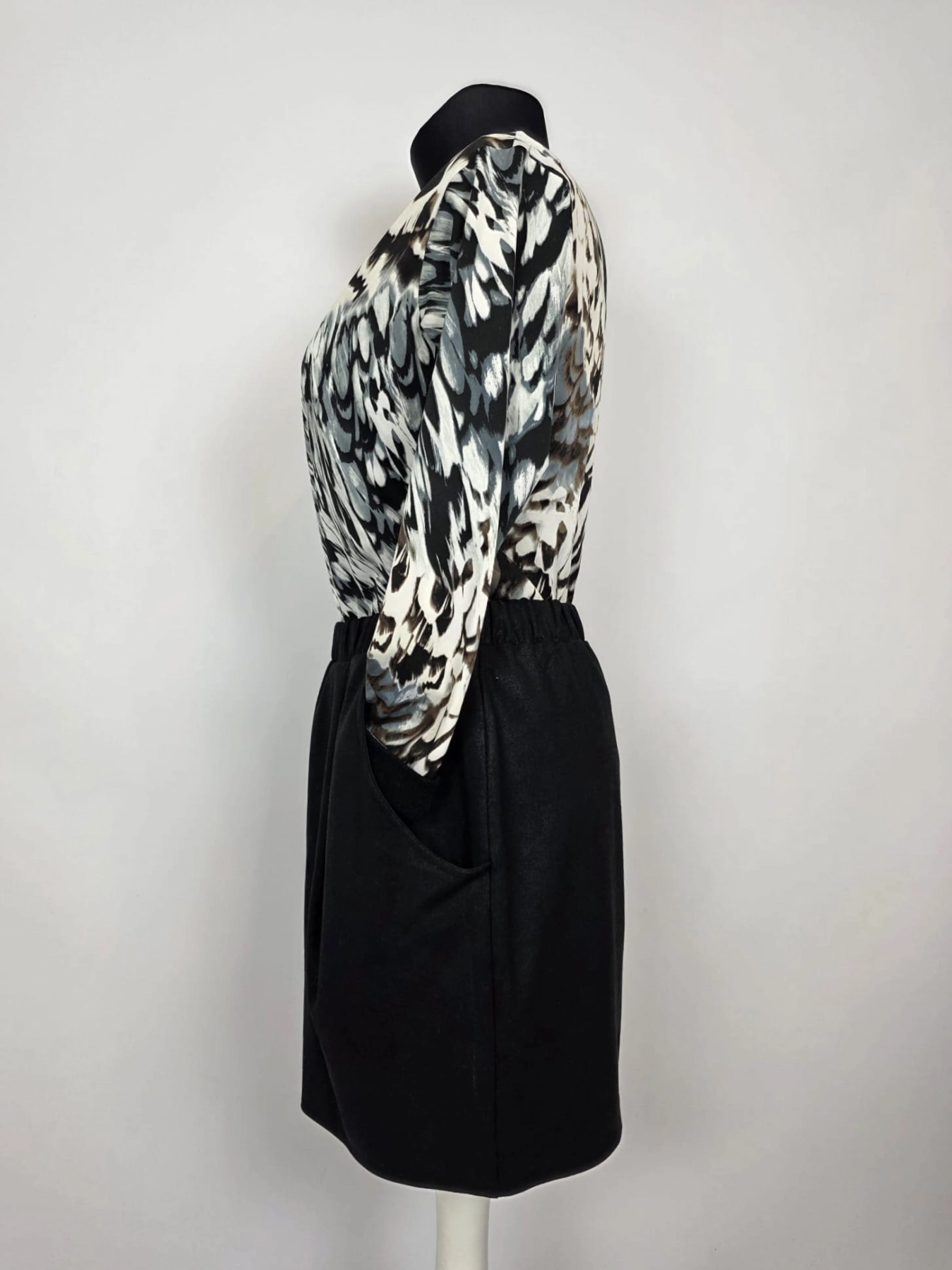 Elegancki set: bluzka Sisley i spódnica WE