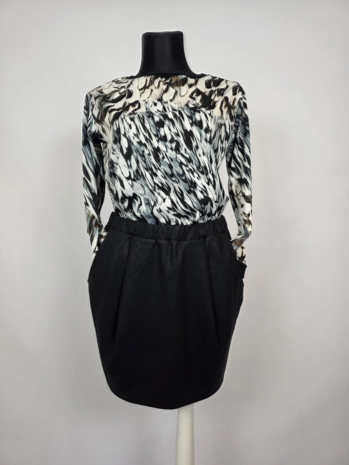 Elegancki set: bluzka Sisley i spódnica WE
