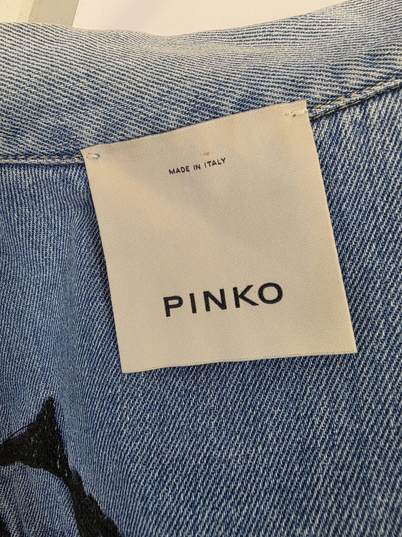Designerska katana PINKO z artystycznym motywem