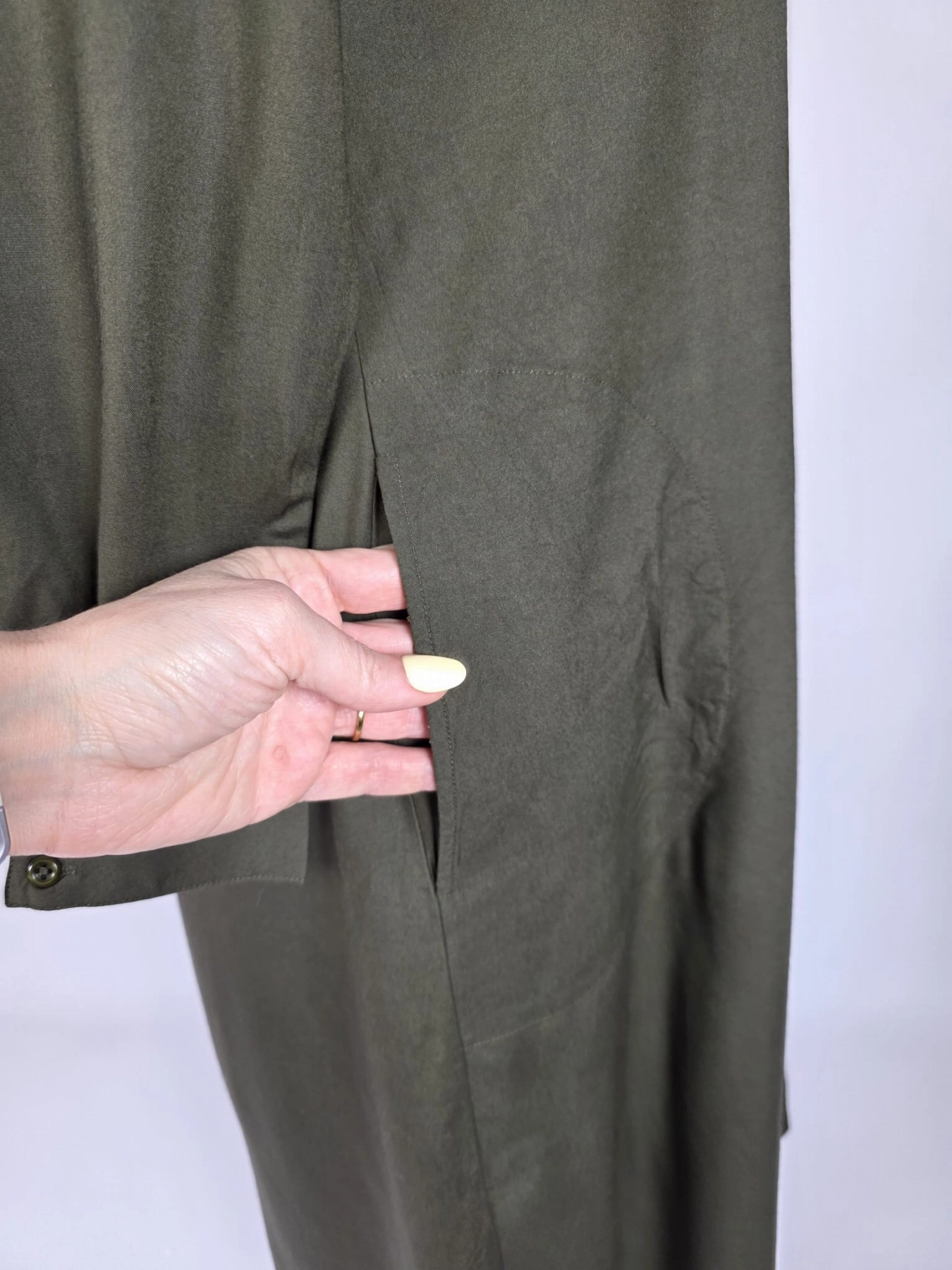 Militarna sukienka w kolorze khaki