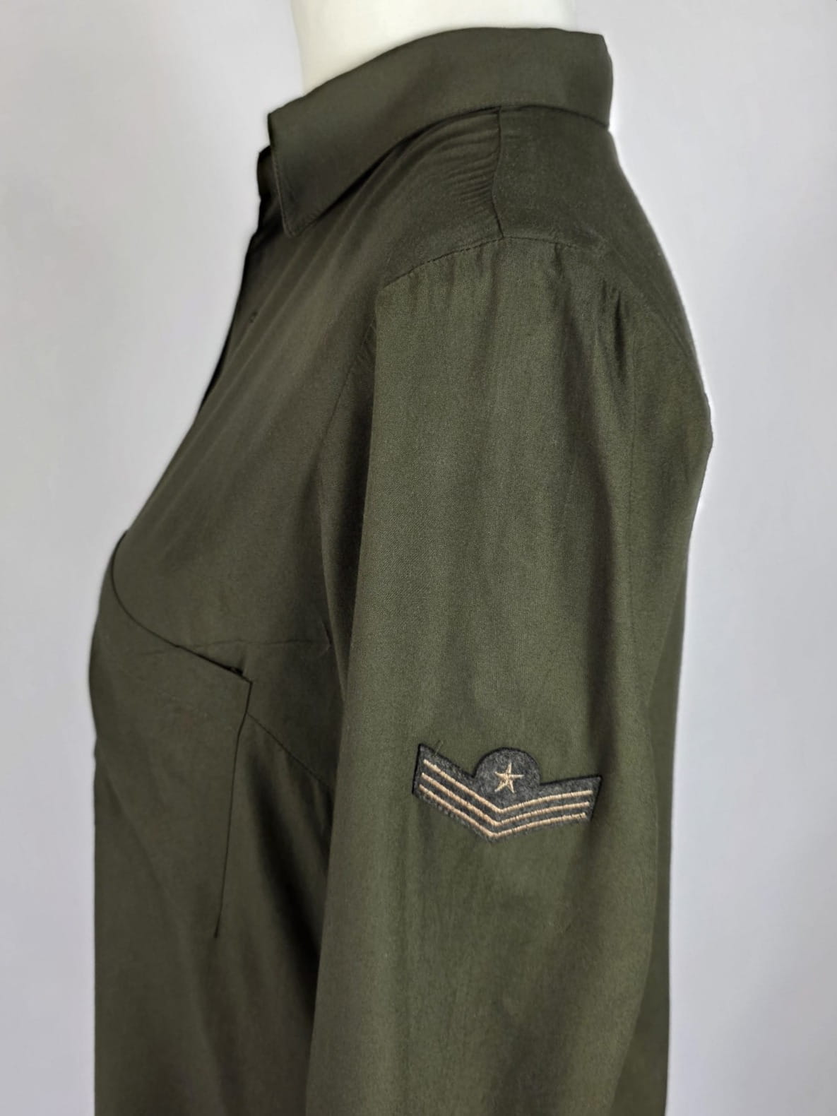 Militarna sukienka w kolorze khaki