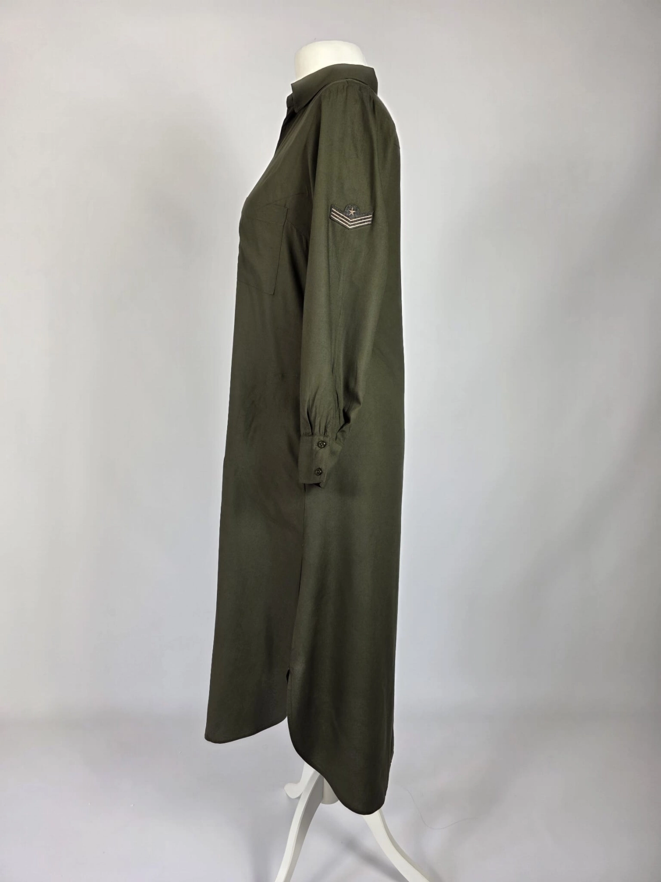 Militarna sukienka w kolorze khaki