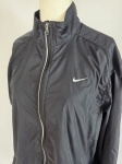 Czarna sportowa wiatrówka NIKE