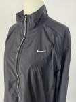 Czarna sportowa wiatrówka NIKE
