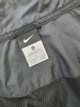 Czarna sportowa wiatrówka NIKE