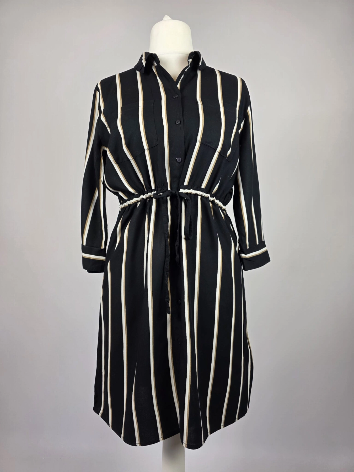 Stylowa sukienka koszulowa w pionowe pasy od ONLY