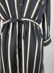 Stylowa sukienka koszulowa w pionowe pasy od ONLY