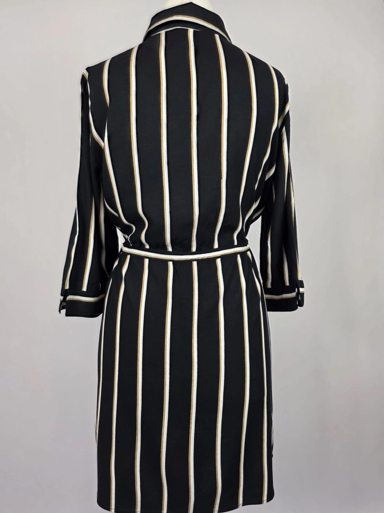 Stylowa sukienka koszulowa w pionowe pasy od ONLY