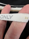 Stylowa sukienka koszulowa w pionowe pasy od ONLY