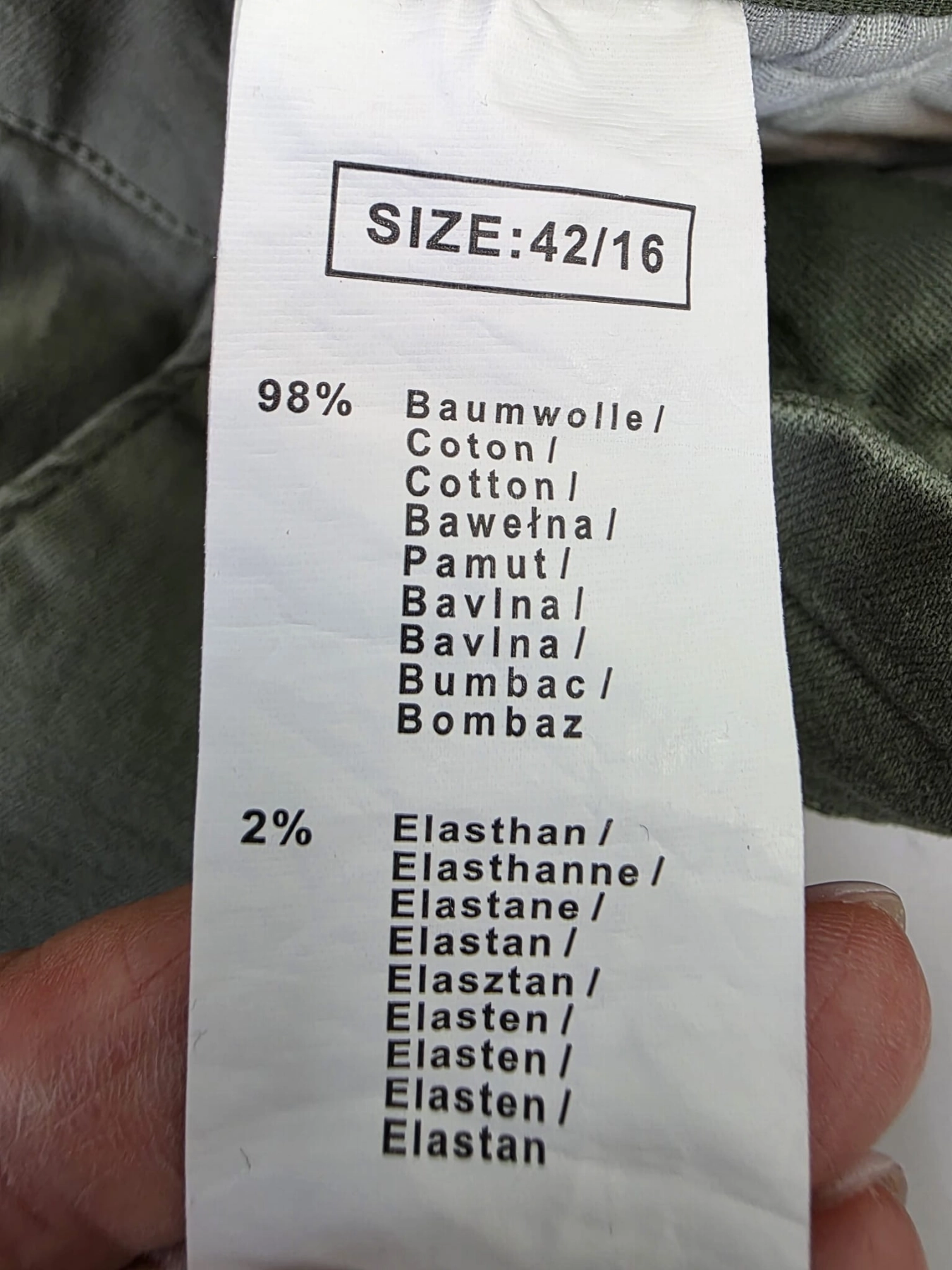 Wzorzysta bluzka ESPRIT i dopasowane spodnie khaki