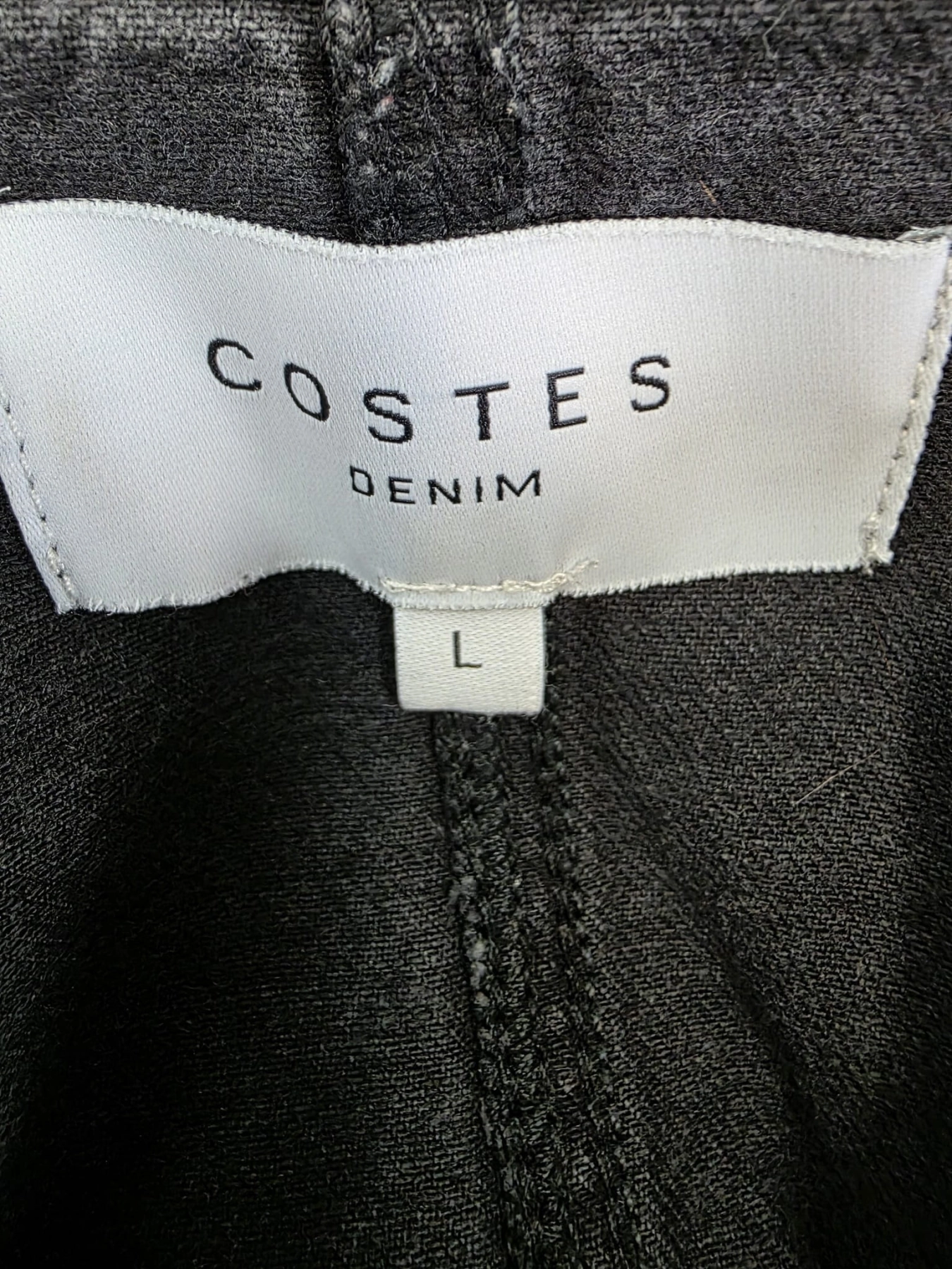 Czarna, dopasowana sukienka jeansowa COSTES