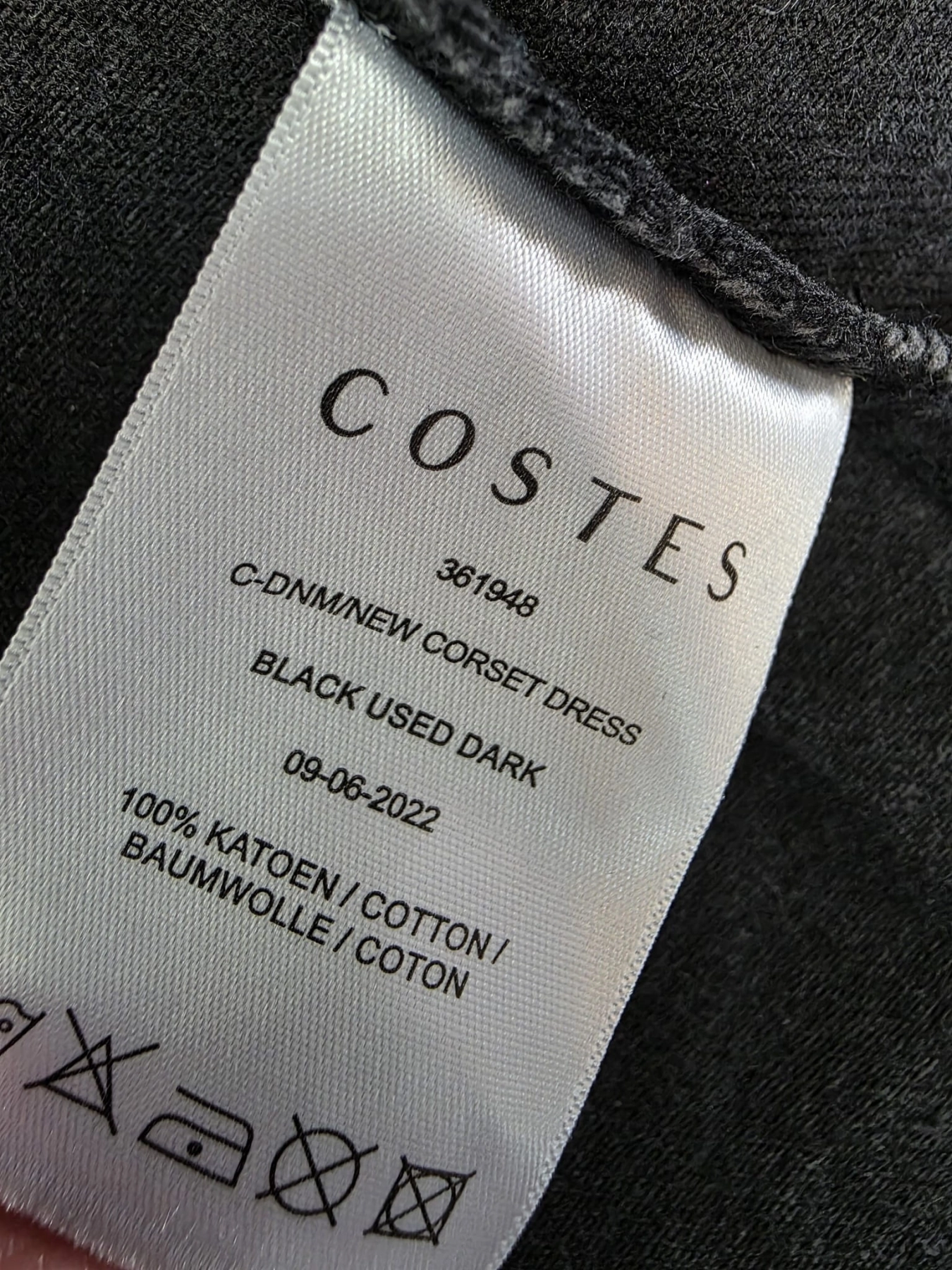 Czarna, dopasowana sukienka jeansowa COSTES