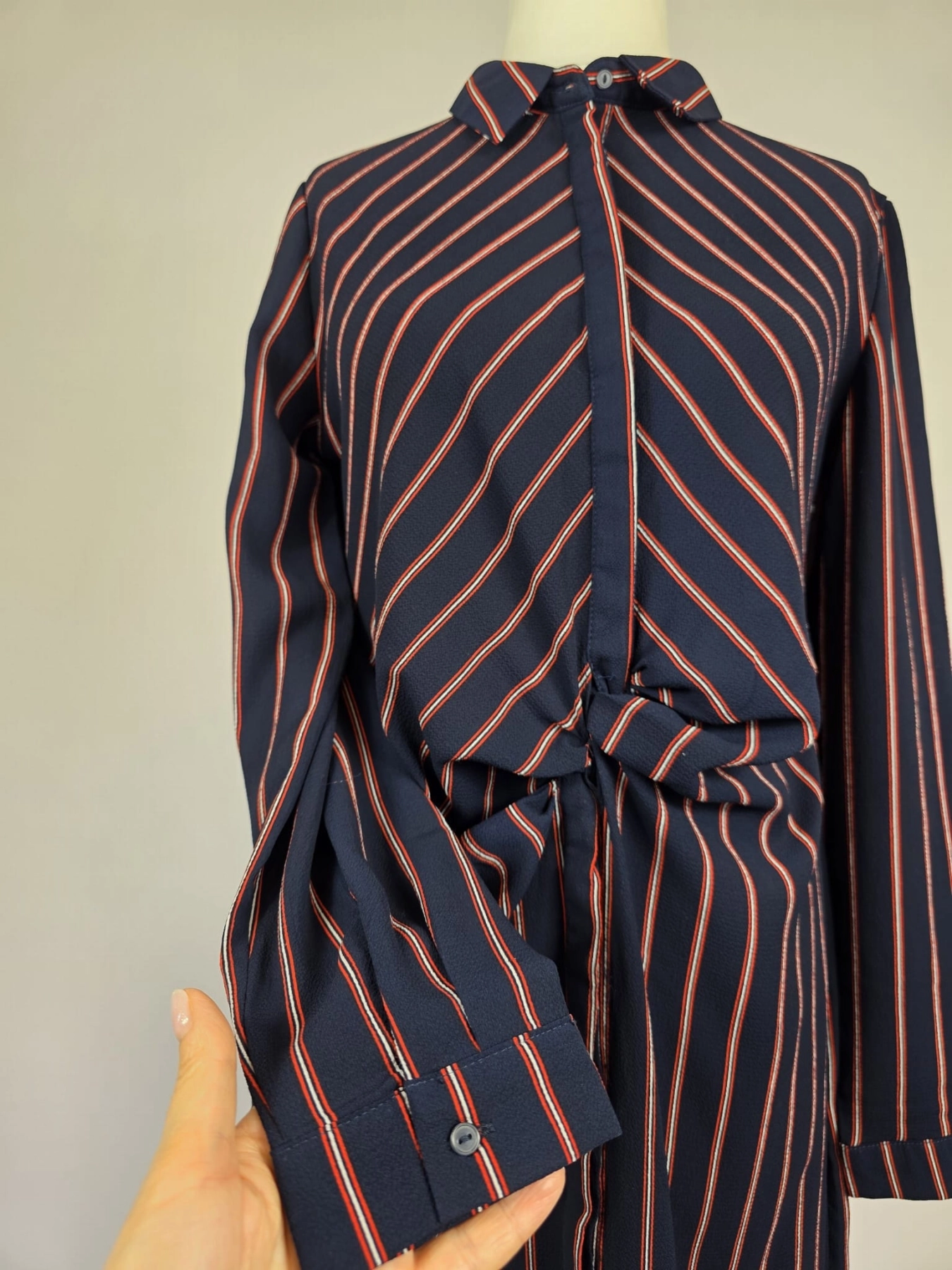 Elegancja w Paski: sukienka Object