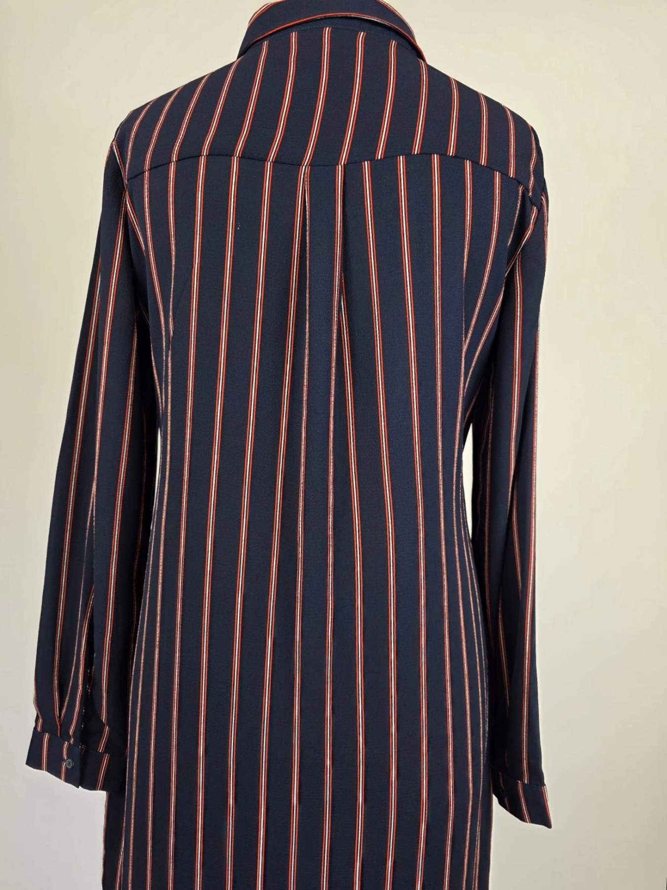 Elegancja w Paski: sukienka Object