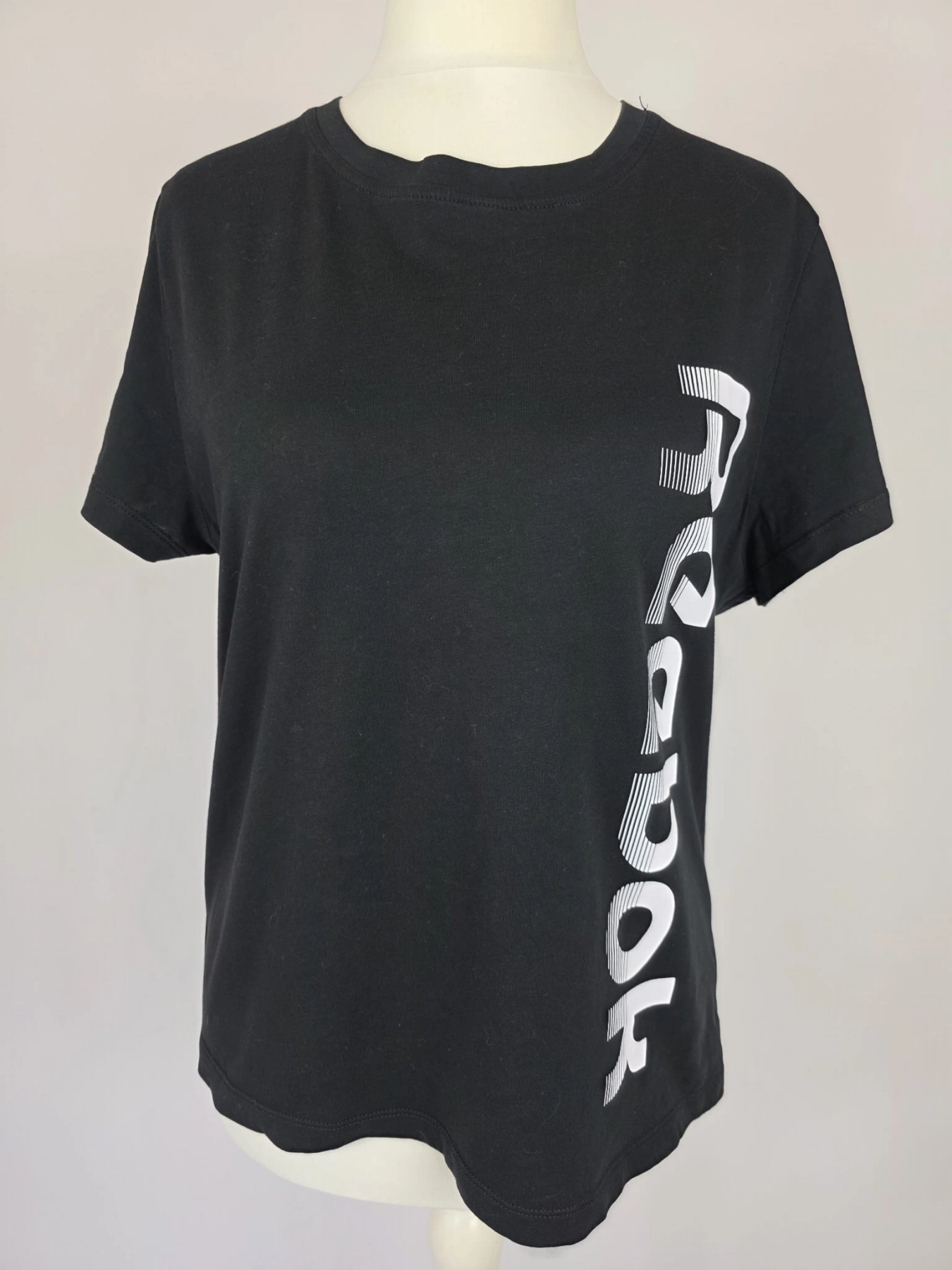 Klasyka i energia: czarny T-shirt Reebok