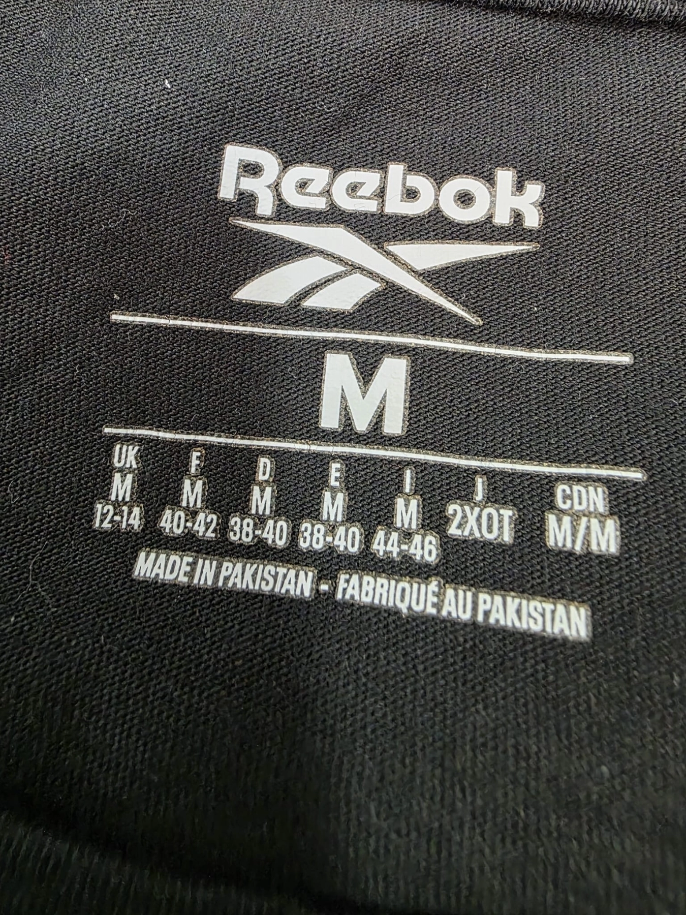 Klasyka i energia: czarny T-shirt Reebok