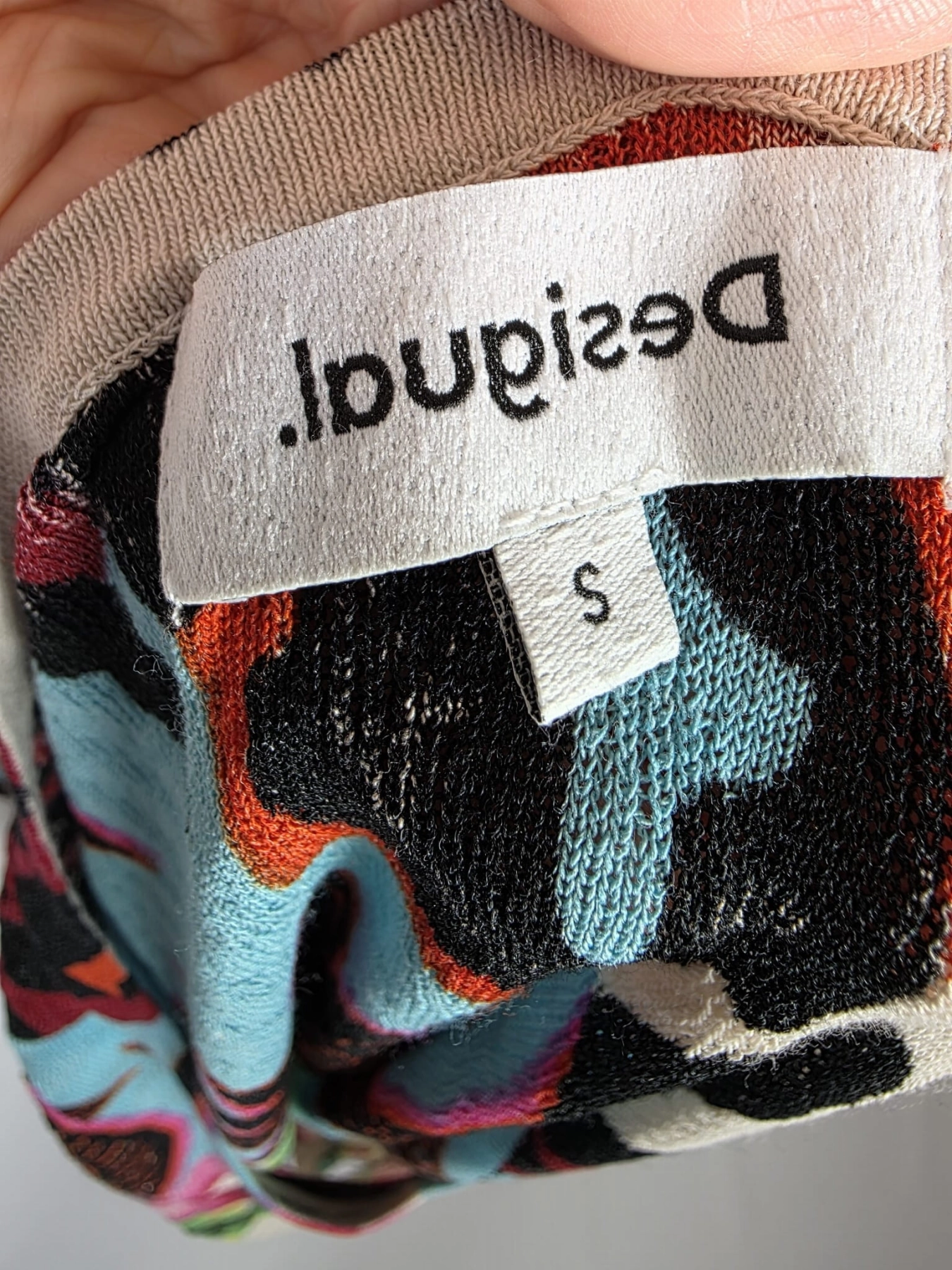 Designerska, kolorowa bluzka Desigual z motywem kwiatowym