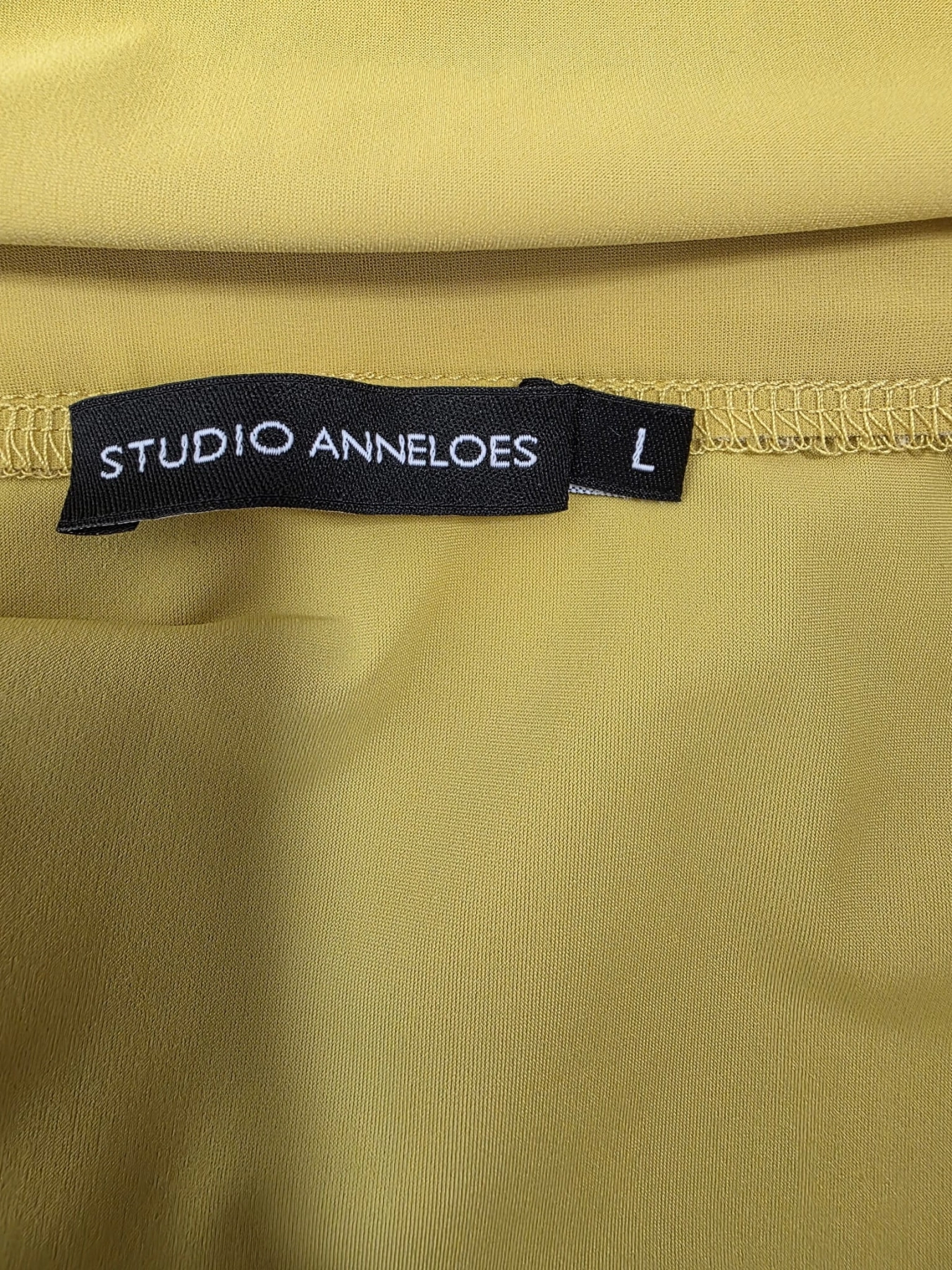 Musztardowa bluzka ze stójką Studio Anneloes