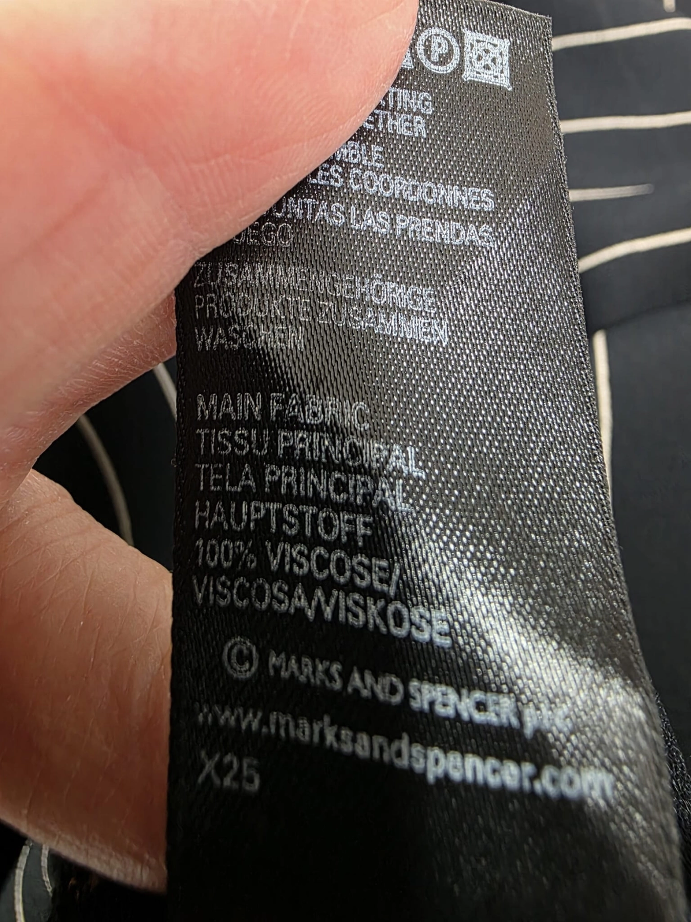 Czarna koszula w białe paski
