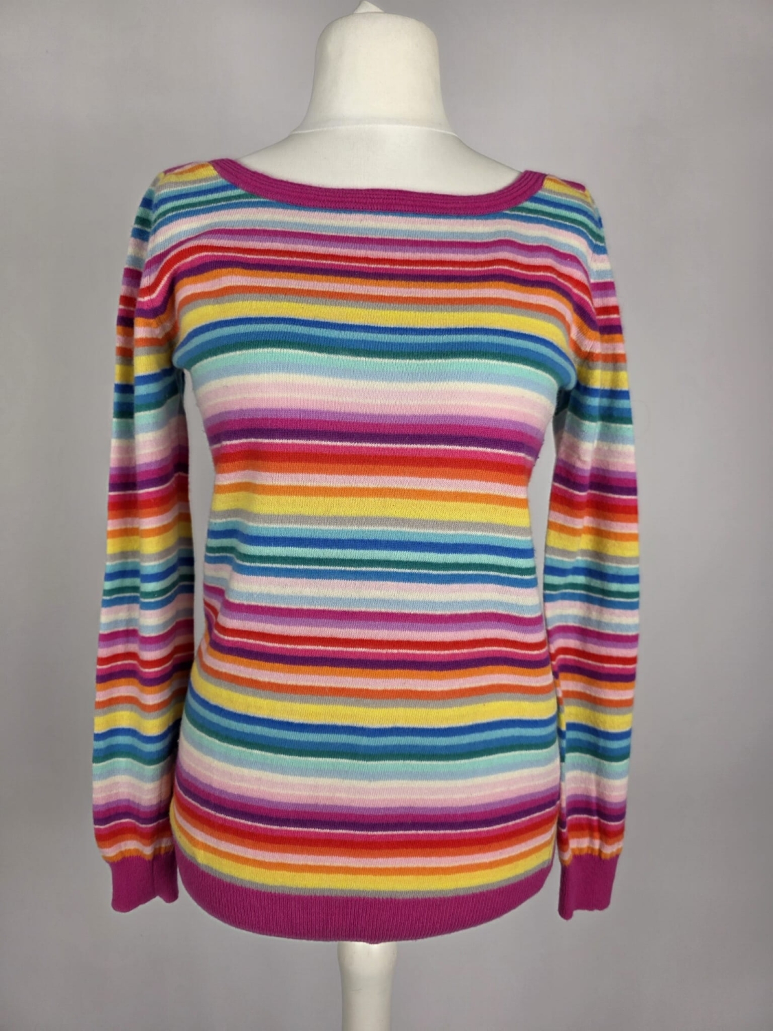 Kolorowy sweter w paski marki Benetton