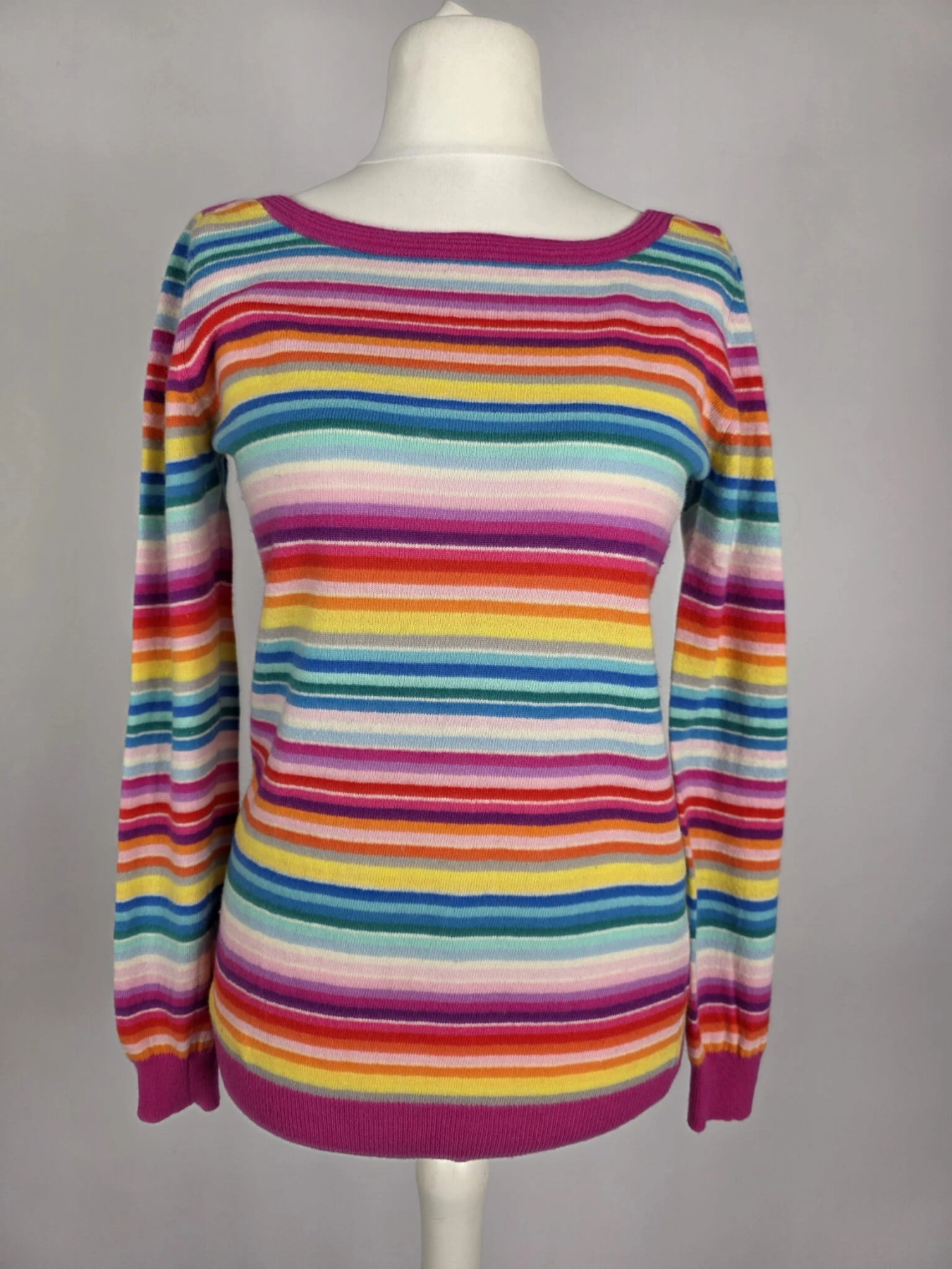 Kolorowy sweter w paski marki Benetton