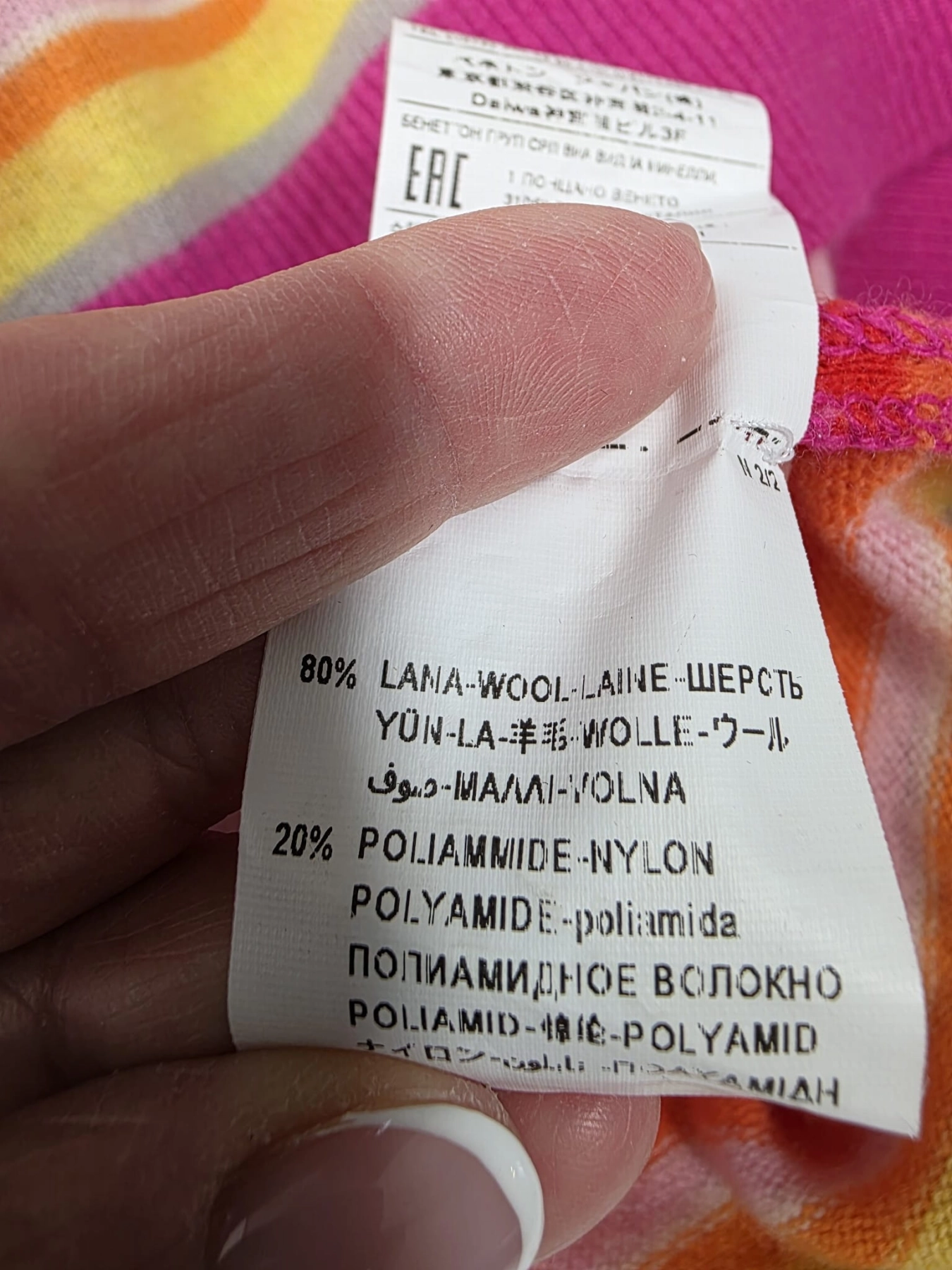 Kolorowy sweter w paski marki Benetton