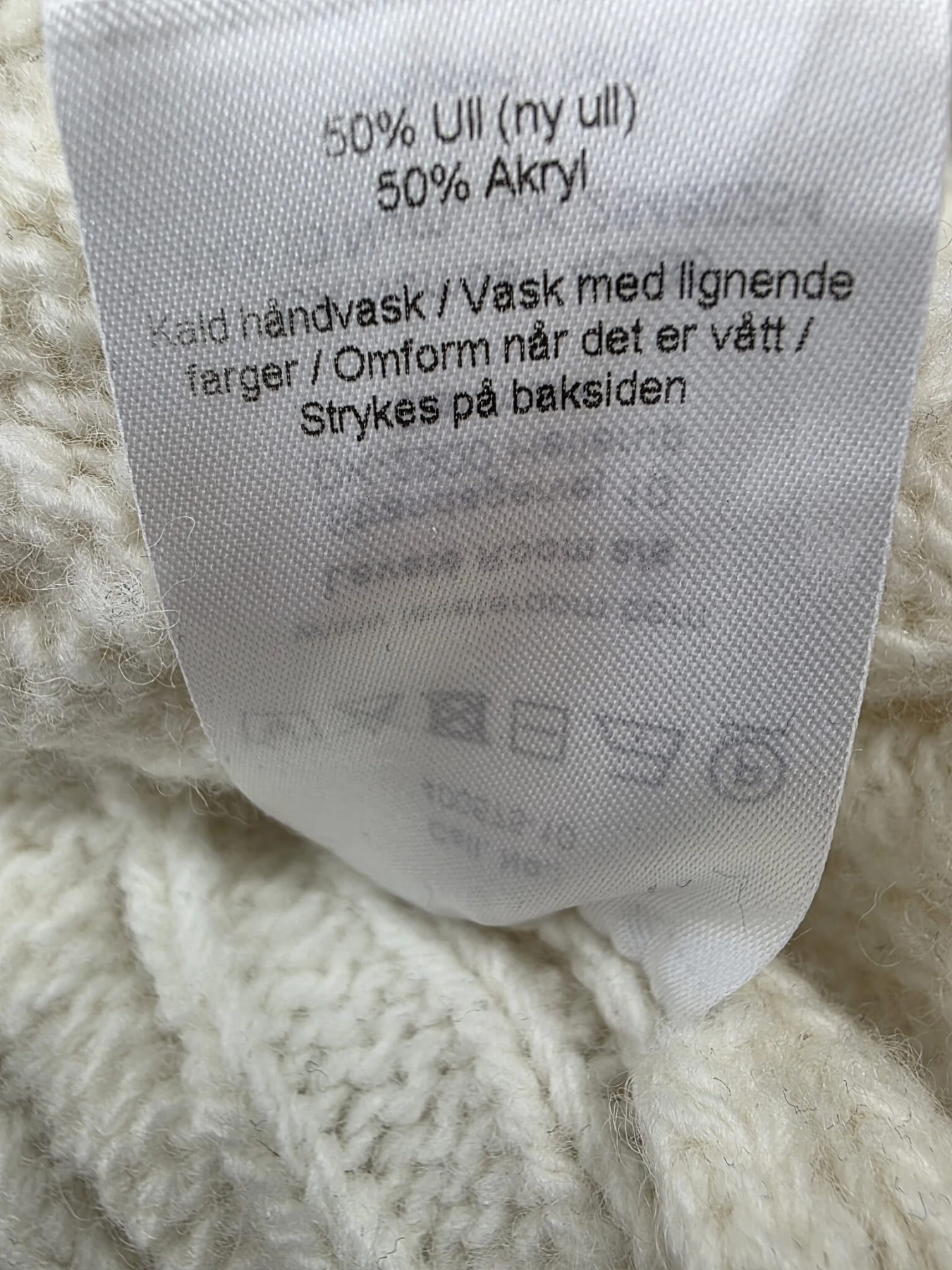 Wyjątkowy sweter z wełną w składzie Levate Room