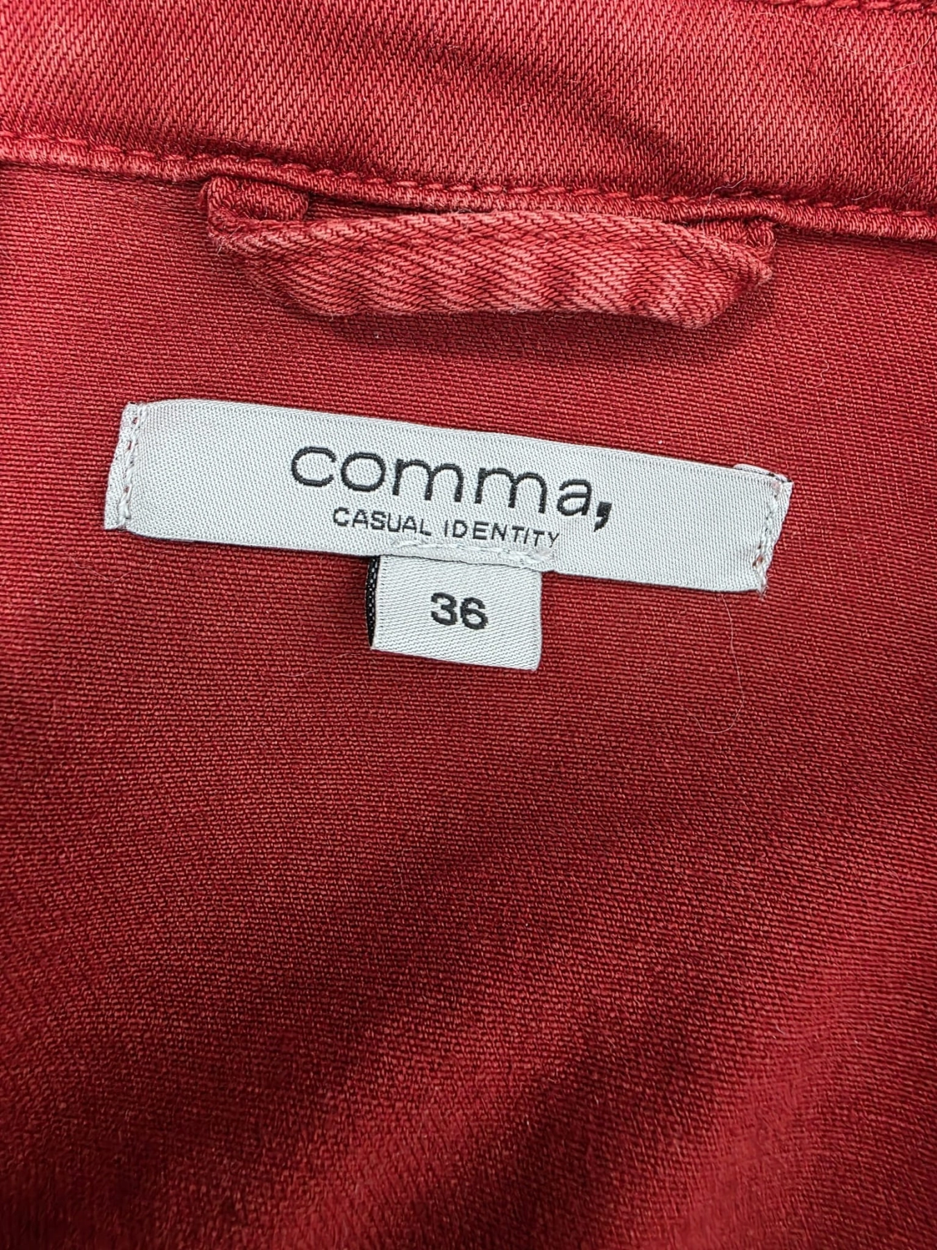 Stylowy set: sztruksy Marc O'Polo, bluzka w paski Samsøe &amp; Samsøe oraz czerwona katana COMMA